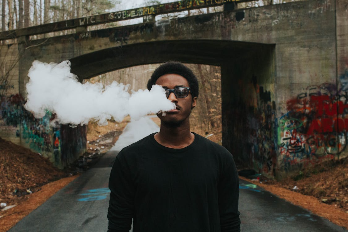 man testing vape